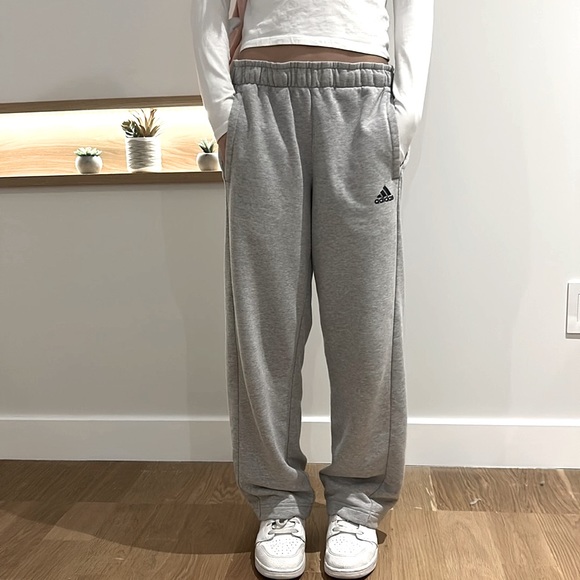 Sporty Adidas Grey Sweatpants - Picture 3 of 5